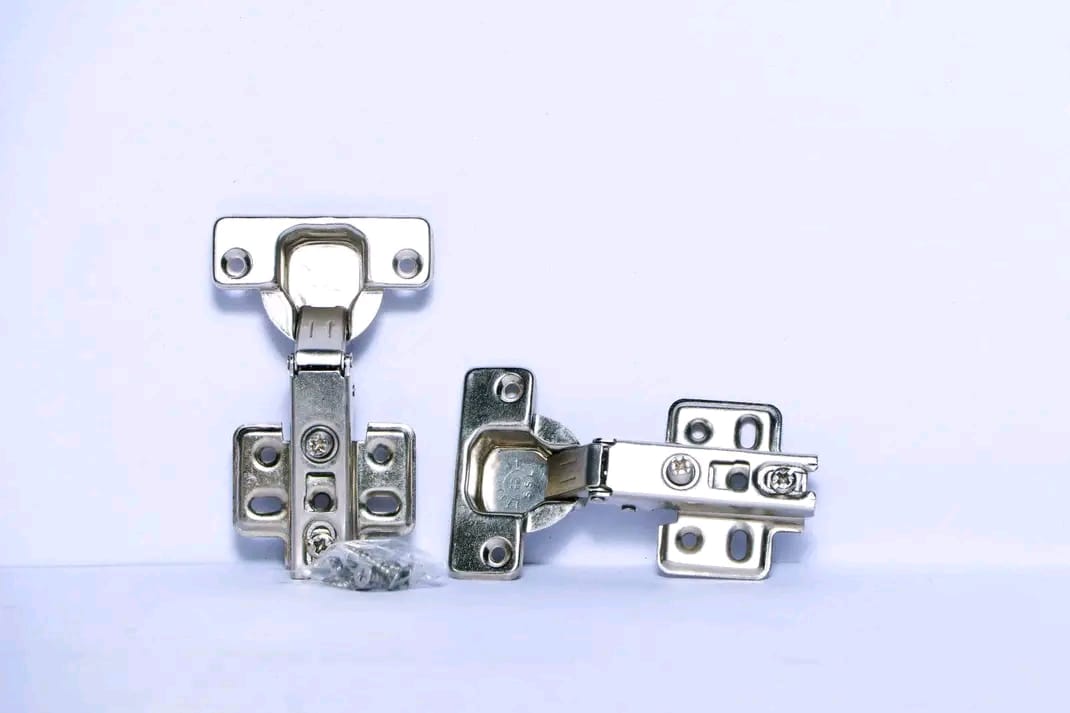 Concealed cabinet hinges